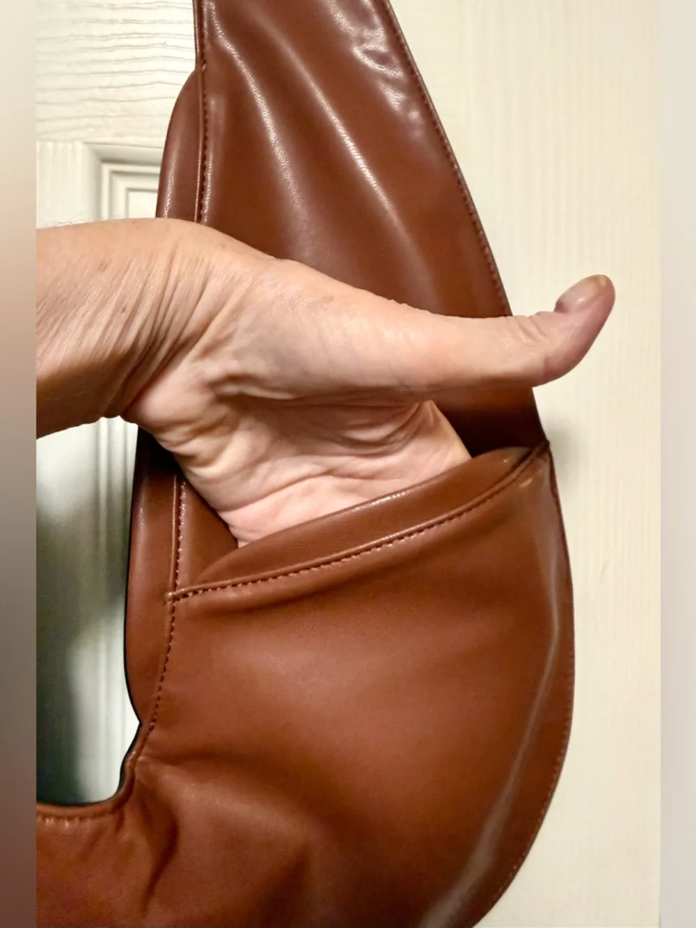 SASH! Crossbody Bag in Black